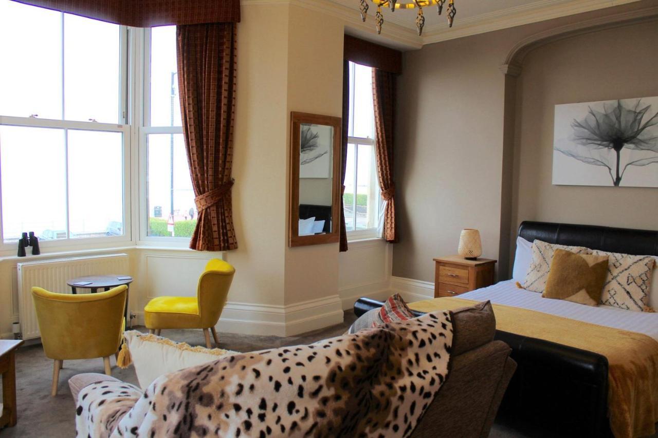 The Crown Hotel Моркамб Екстериор снимка